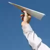 Papirfly til illustrasjon for retargeting. – Nettrafikk